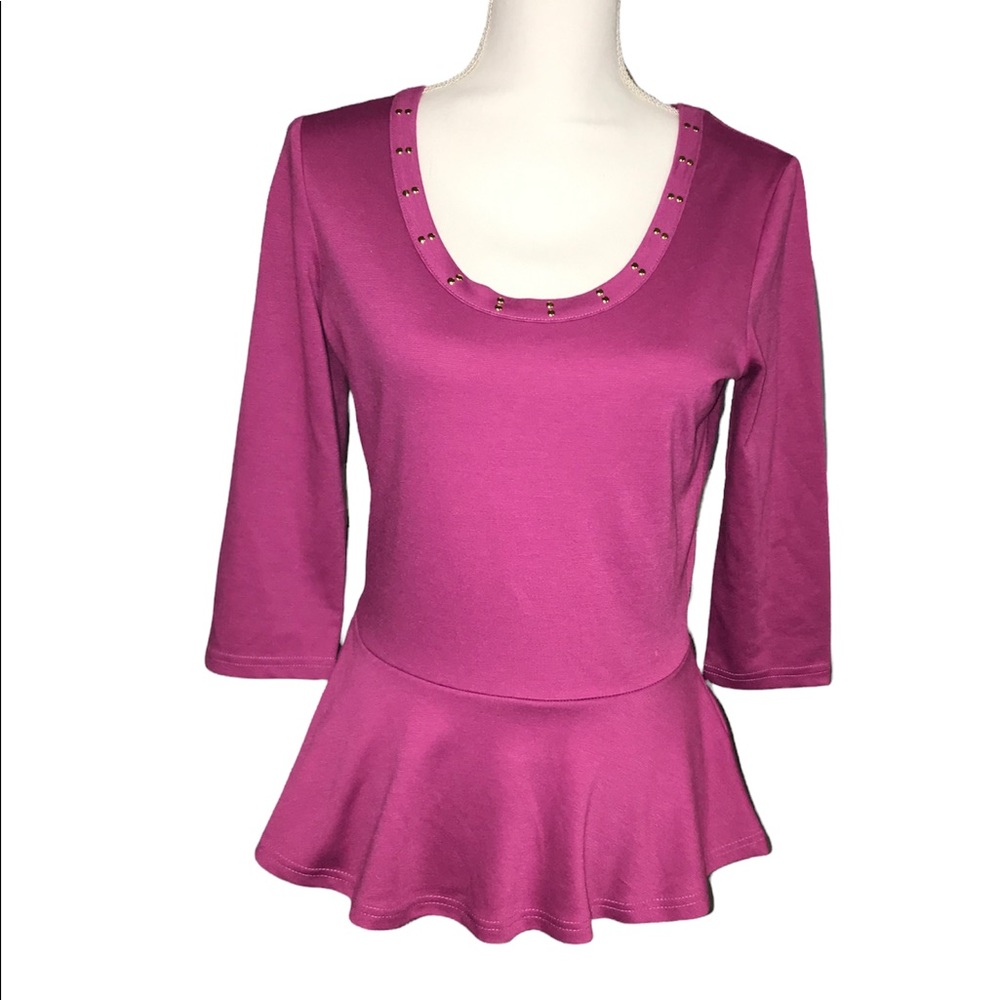 Nicki Minaj Fuscia Long Sleeve Blouse With
Gold Embellished Collar Size Medium